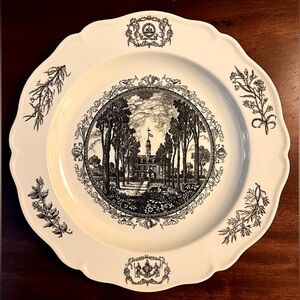 🏛 Wedgwood 10” Collectible Plate – “The Capitol” Williamsburg, Virginia (1953)